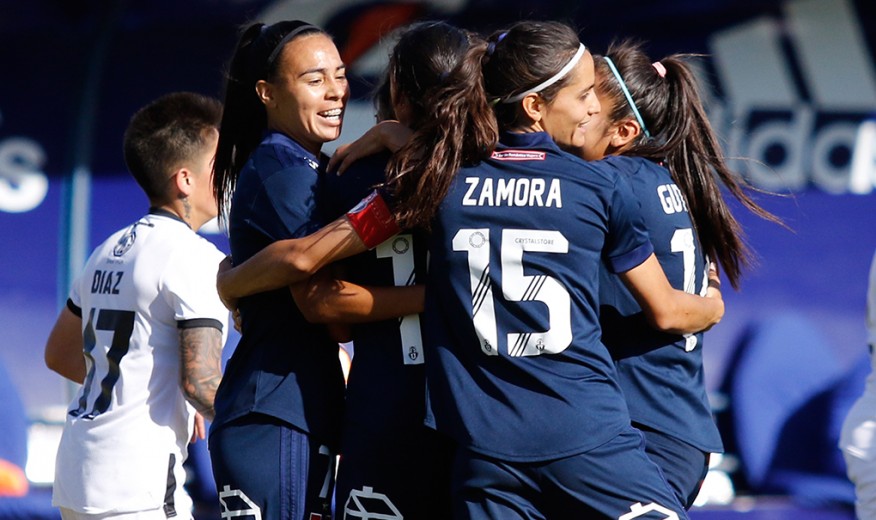 U de Chile y Colo Colo Fem de fondo