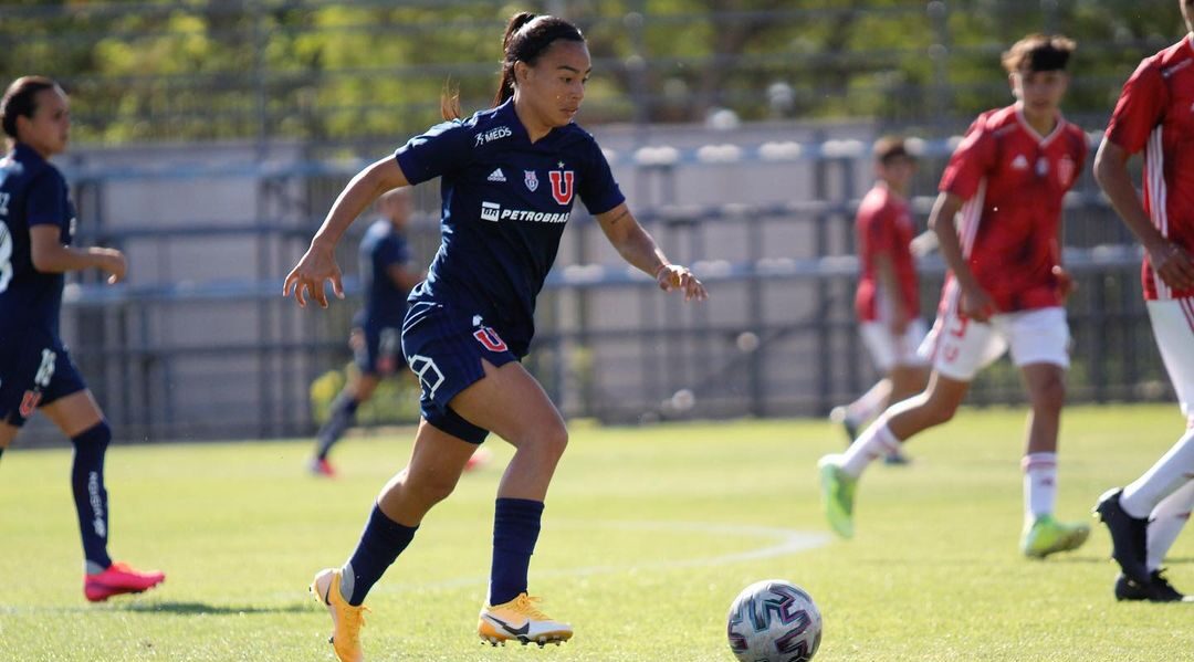 Yael Oviedo vuelve a U de Chile tras fichaje fallido por Independiente de Santa Fe