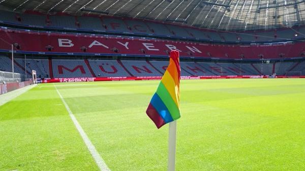 Bandera LGBT en el Allianz Arena