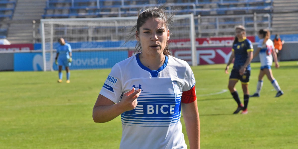 Javiera Moreno en cancha