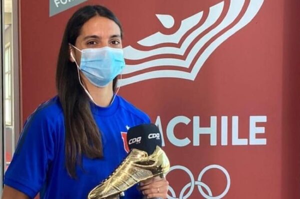 Daniela Zamora es premiada por el Canal CDO como la goleadora del Torneo 2020