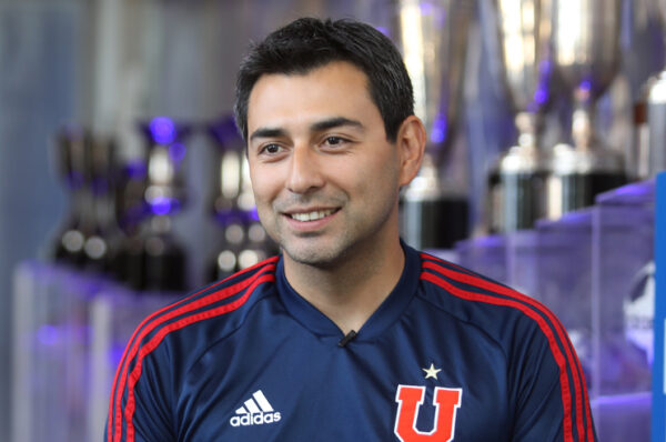 Carlos Véliz y los refuerzos de la “U”: “Necesitamos de otras jugadoras para llevar el campeonato adelante”