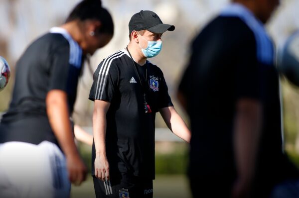 Luis Mena renueva como DT de Colo-Colo para 2021