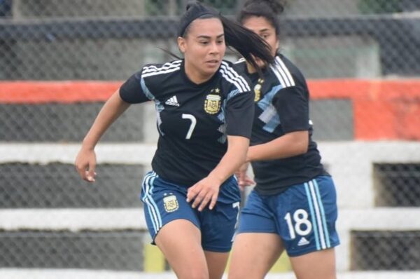 Yael Oviedo es convocada por Argentina en medio de críticas al DT Carlos Borrello