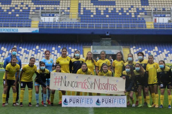 Jugadoras de U de Concepción protestan y exigen mejores condiciones en la rama femenina