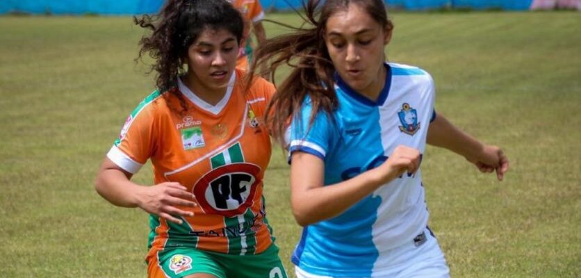 Jugadoras de la rama femenina de Cobresal y Antofagasta