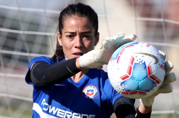 Conoce a las futbolistas que podrían hacer su debut con La Roja en el repechaje