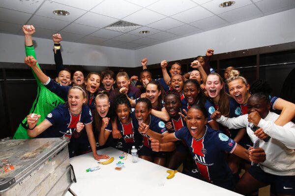Jugadoras del Paris Saint Germain celebrando el triunfo