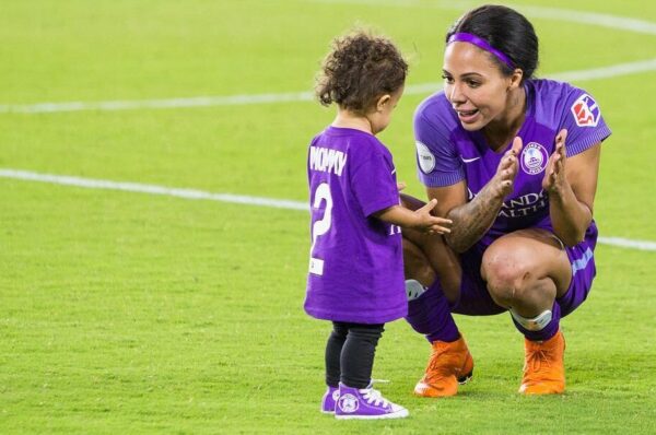 Fútbol y embarazo: nuevas medidas regirán en el Campeonato Nacional 2021