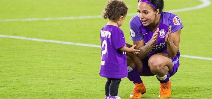 Sydney Leroux y su hijo - embarazo