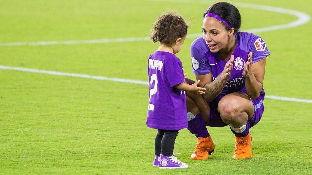 Sydney Leroux y su hijo - embarazo