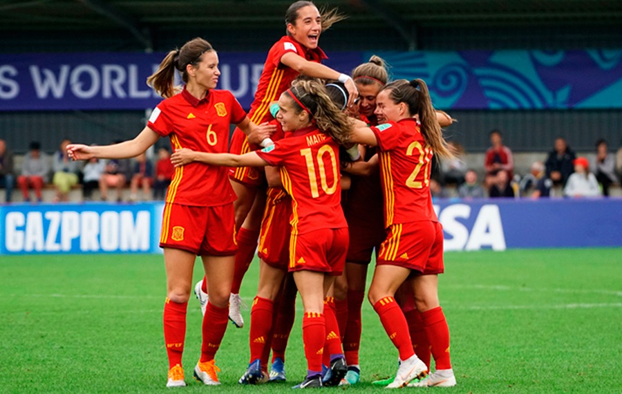 Jugadoras españolas celegrando un gol