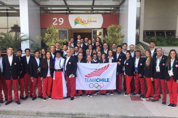 Kristel Köbrich da la bienvenida a La Roja al Team Chile