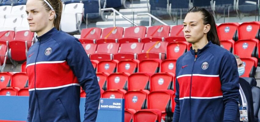 Endler saliendo a la cancha en un partido del PSG