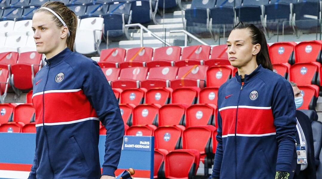 Endler saliendo a la cancha en un partido del PSG