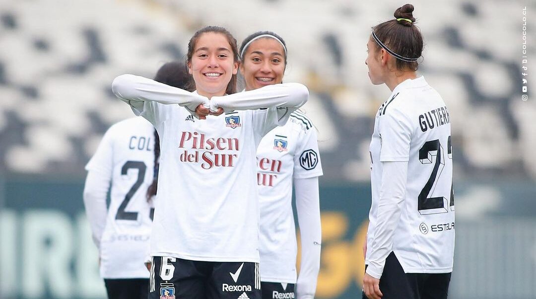 Jiménez celebrando un gol