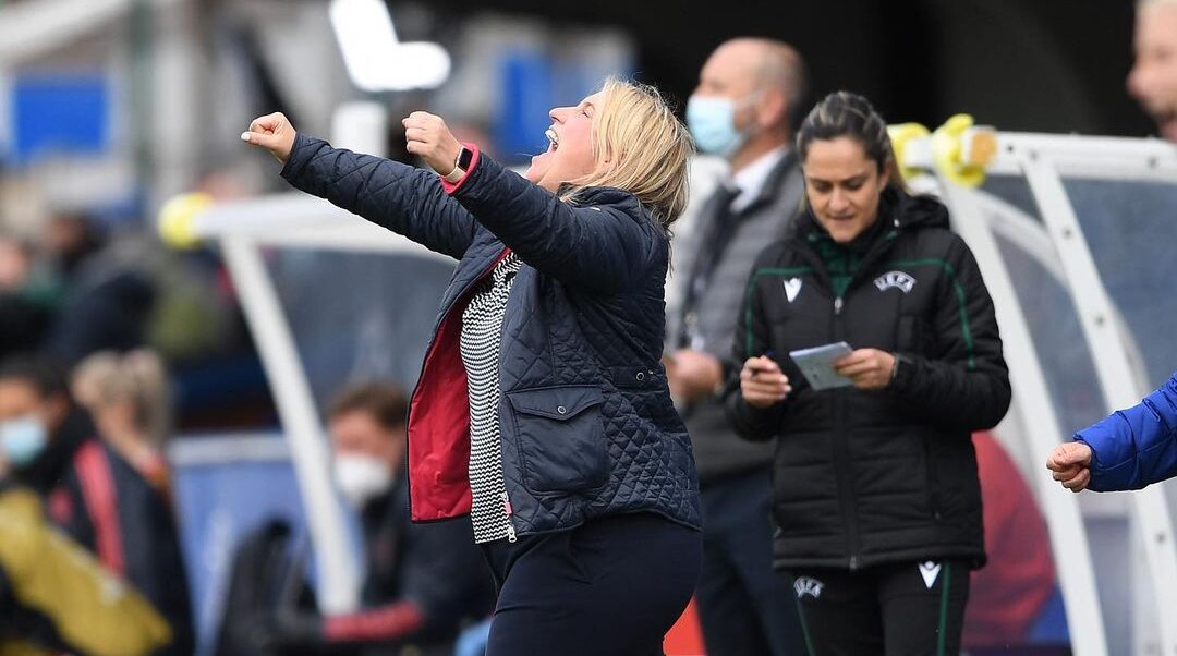 Hayes celebrando el paso a la final de la UWCL