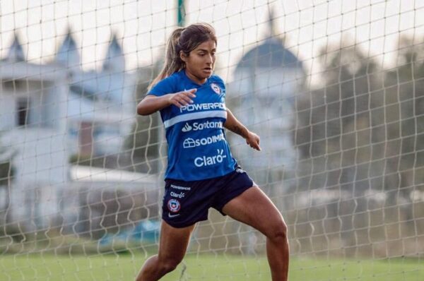 El emotivo homenaje del Sevilla a Javiera Toro en el día de la madre