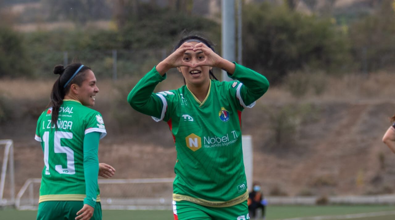 Madriaga celebrando un gol en su debut