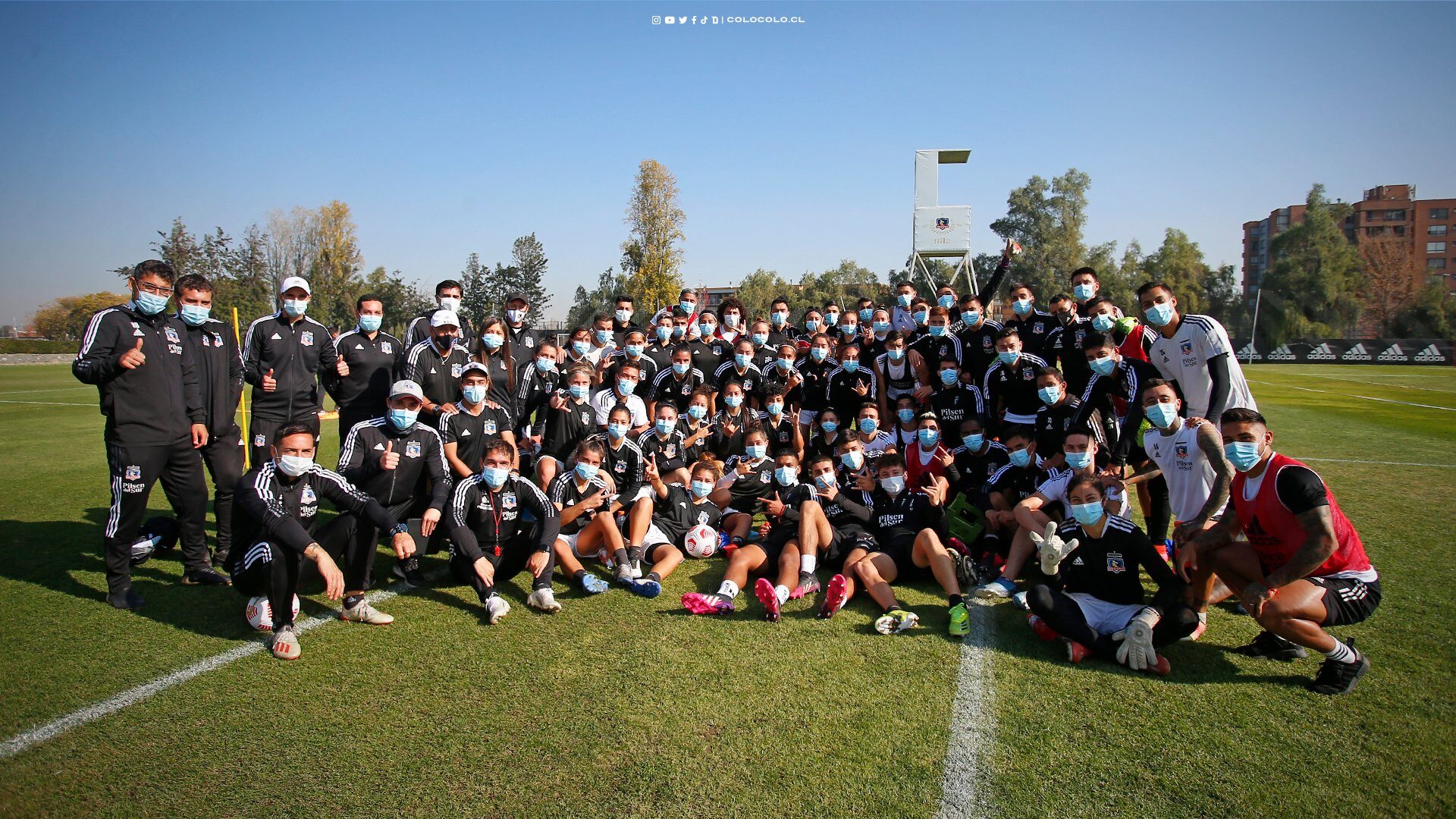 Colo-Colo celebra su primer entrenamiento mixto en la temporada 2021