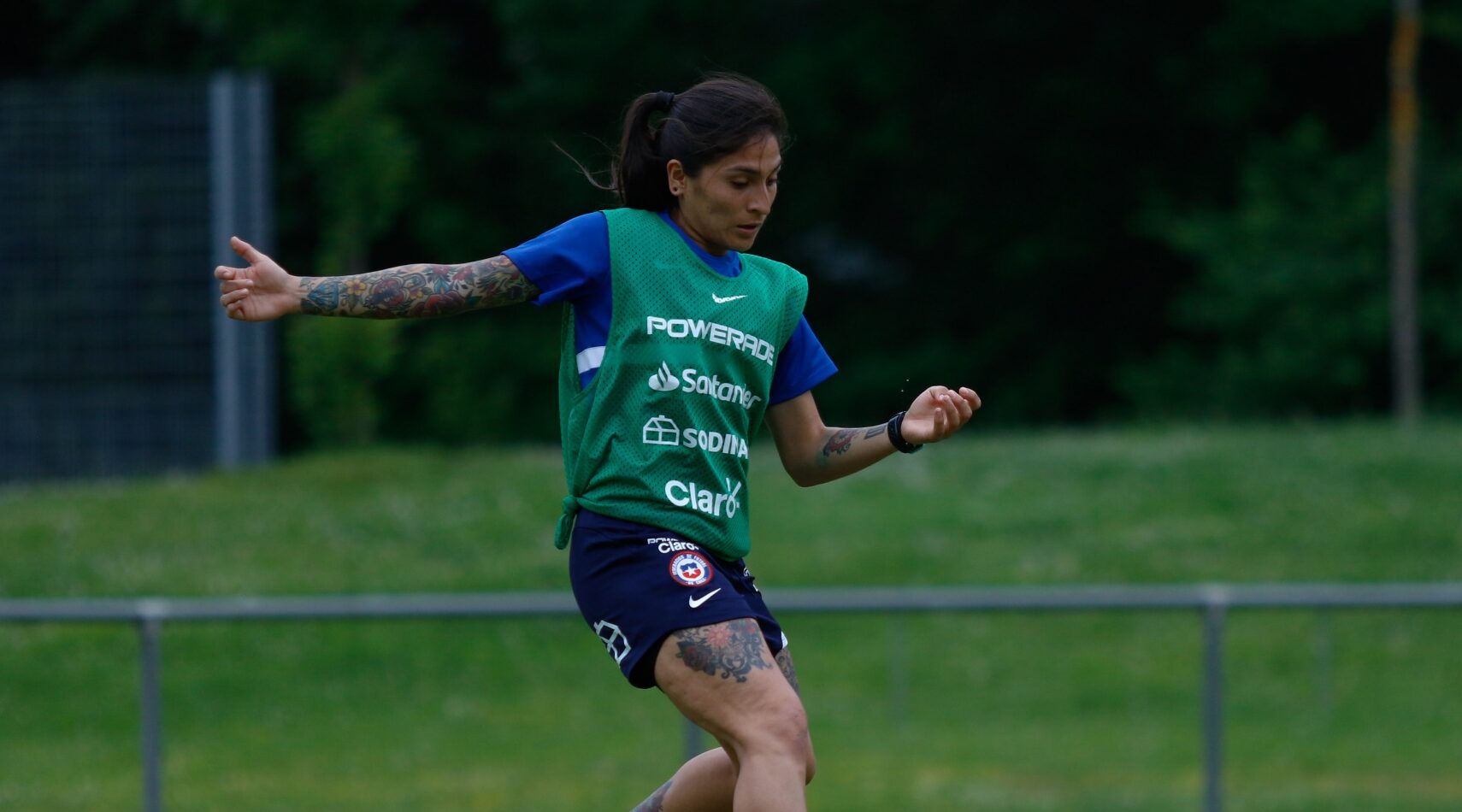 Yenny Acuña entrenado por la Selección en Europa