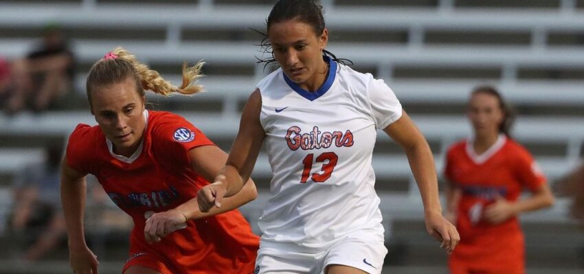 Isabelle Kadzban jugando por Florida Gators en Estados Unidos