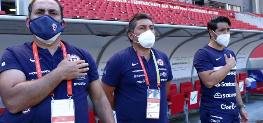 José Letelier viendo el partido de Chile vs Alemania