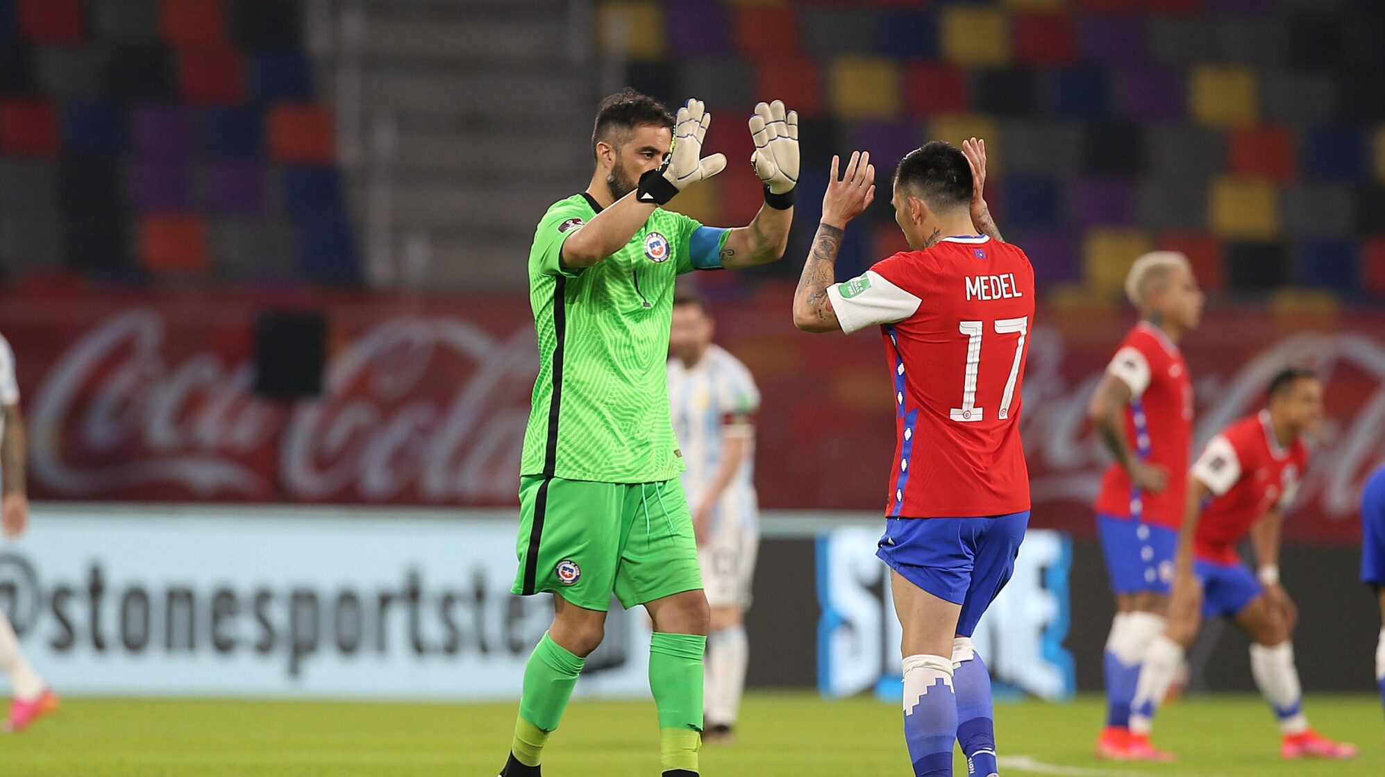 La Roja Claudio Bravo Gary Medel