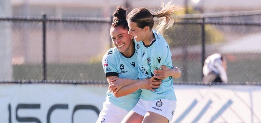 Cote Rojas celebrando un gol