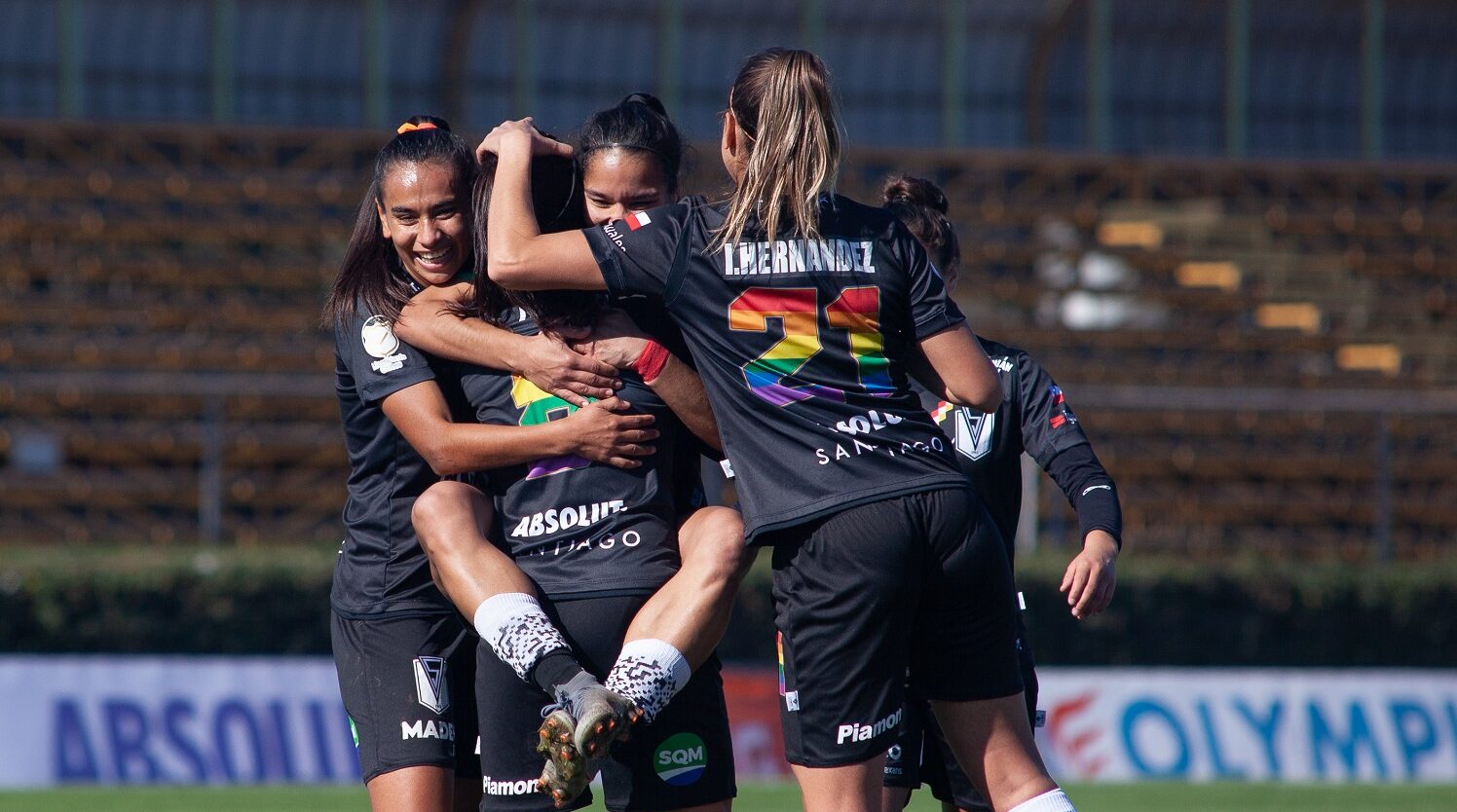 Jugadoras de Santiago Morning celebrando un gol