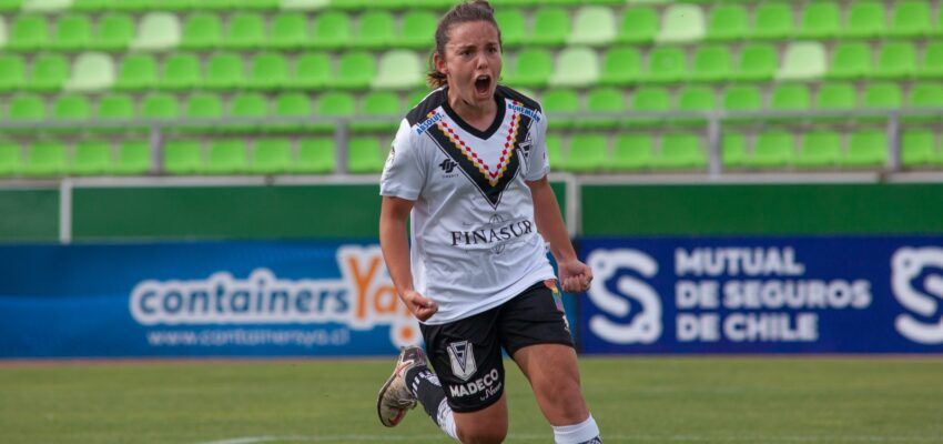 Fajre celebrando un gol