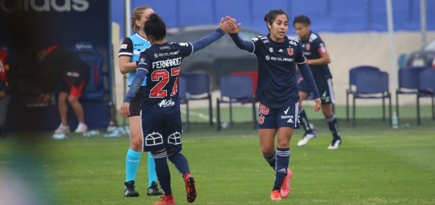 Fernández y López celebrando un gol. Los números del Campeonato Nacional 2021