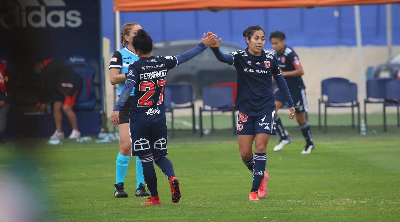 Fernández y López celebrando un gol. Los números del Campeonato Nacional 2021