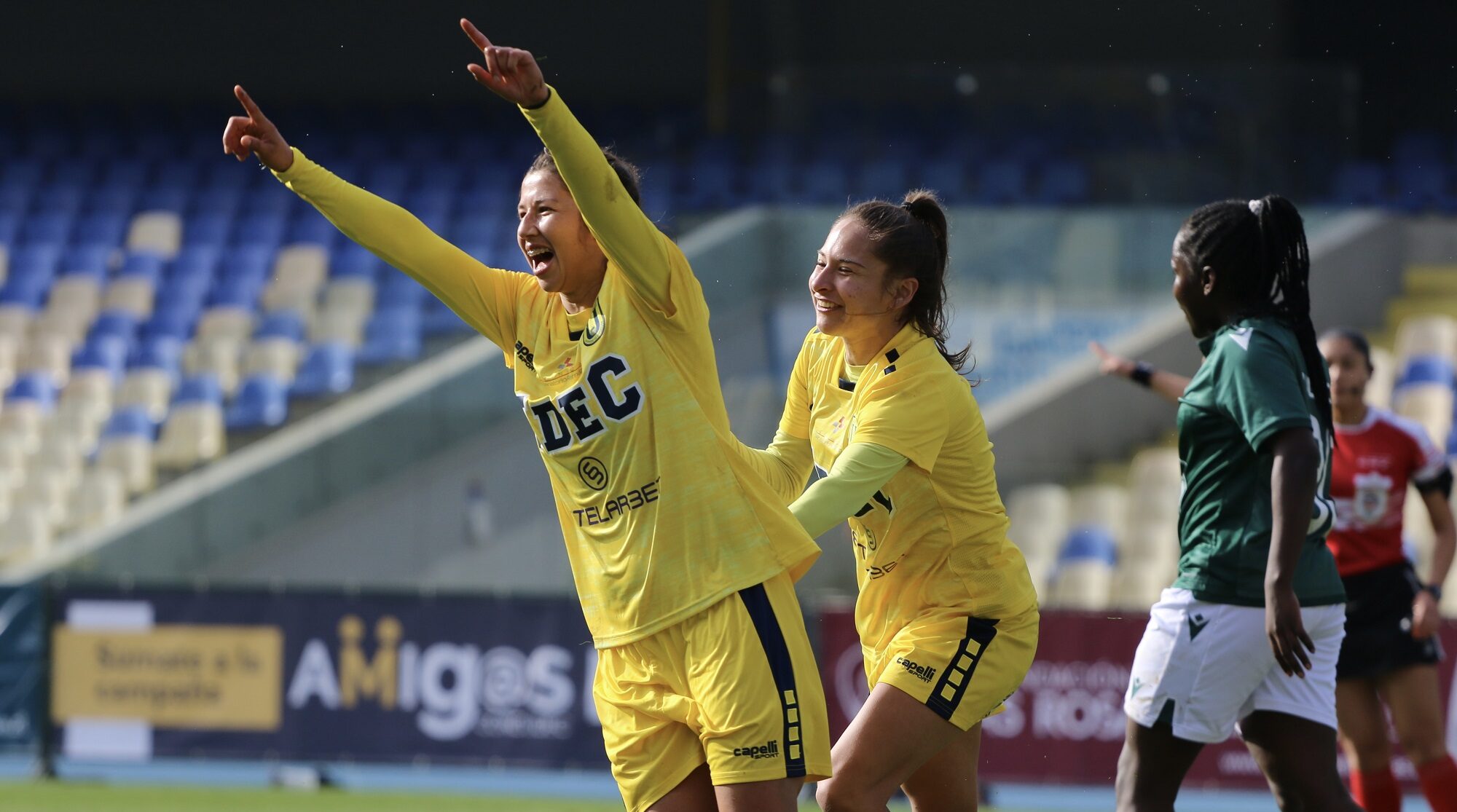 Viviana Torres celebrando el segundo gol