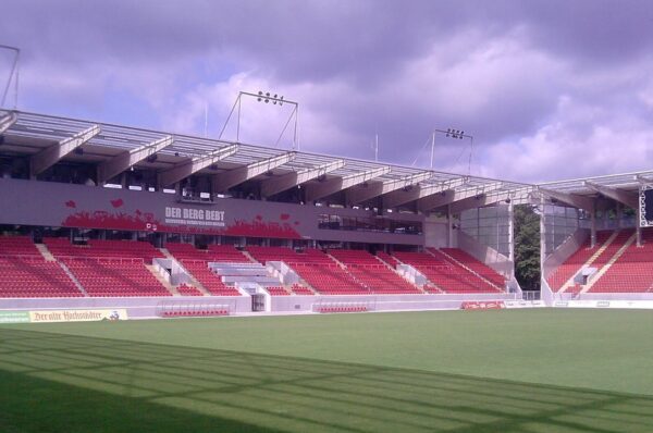 El moderno estadio de Offenbech: la ciudad alemana donde jugará La Roja