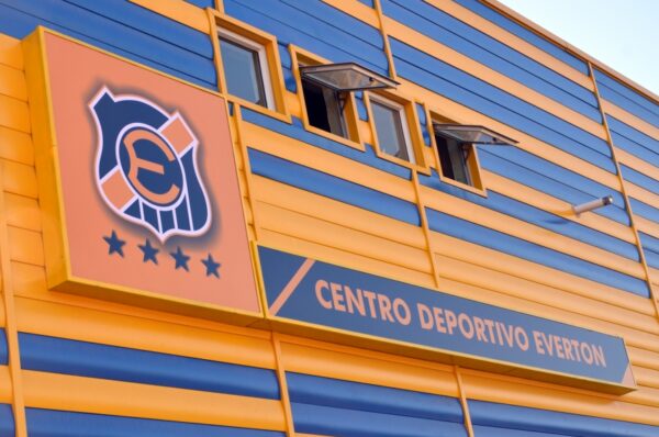 Ex jugadoras de Everton demandan al club por vulneración de derechos laborales