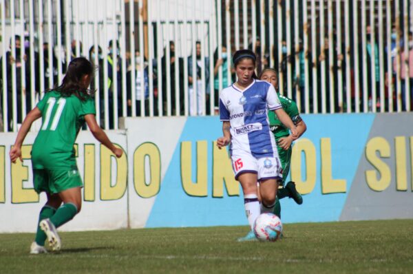 ¿Qué pasa con el retorno a los estadios en el fútbol femenino?