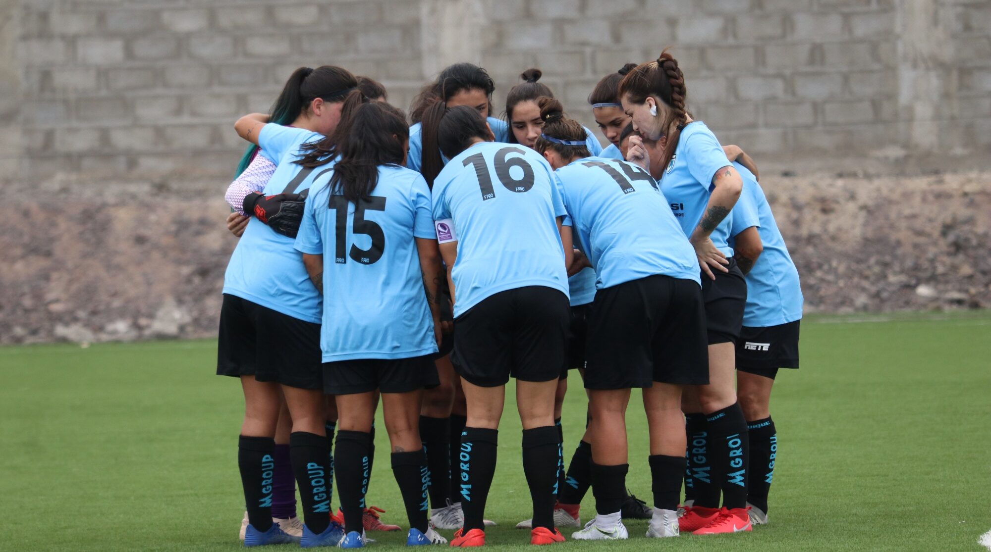 Jugadoras de Deportes Iquique reunidas. Tribunal de Disciplina le quitó tres puntos.