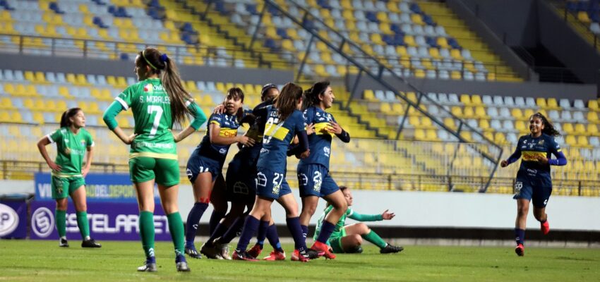 Jugadoras de Everton celebrando un gol. El rating de la fecha 9 subió