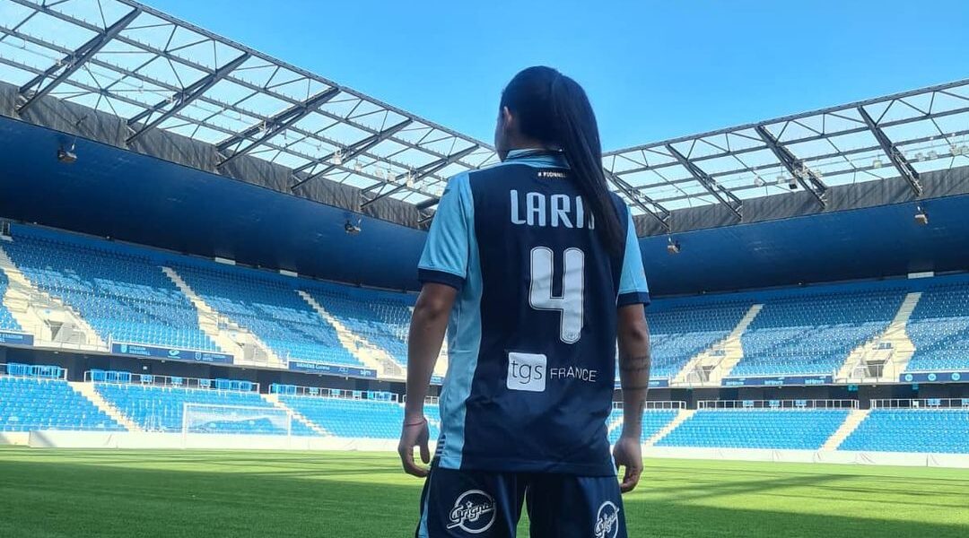 Francisca Lara de espalda en el estadio de Havre AC