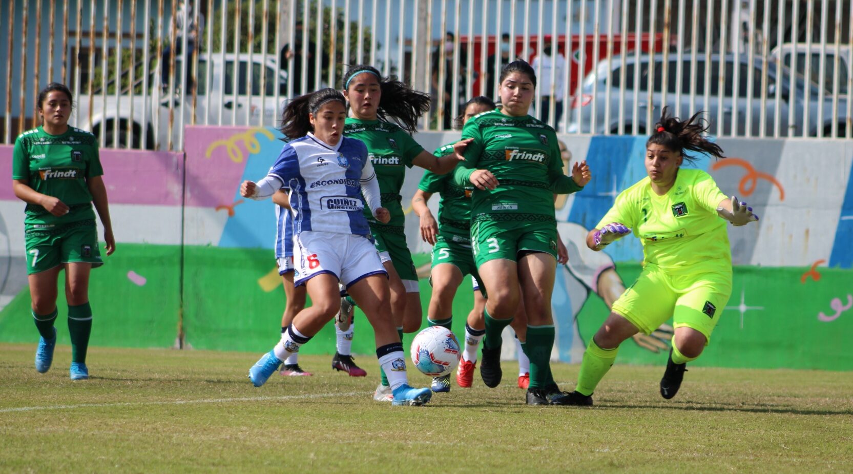 Jugadoras de Antofagasta y de Temuco disputando un balón. Se actualizó la tabla de posiciones