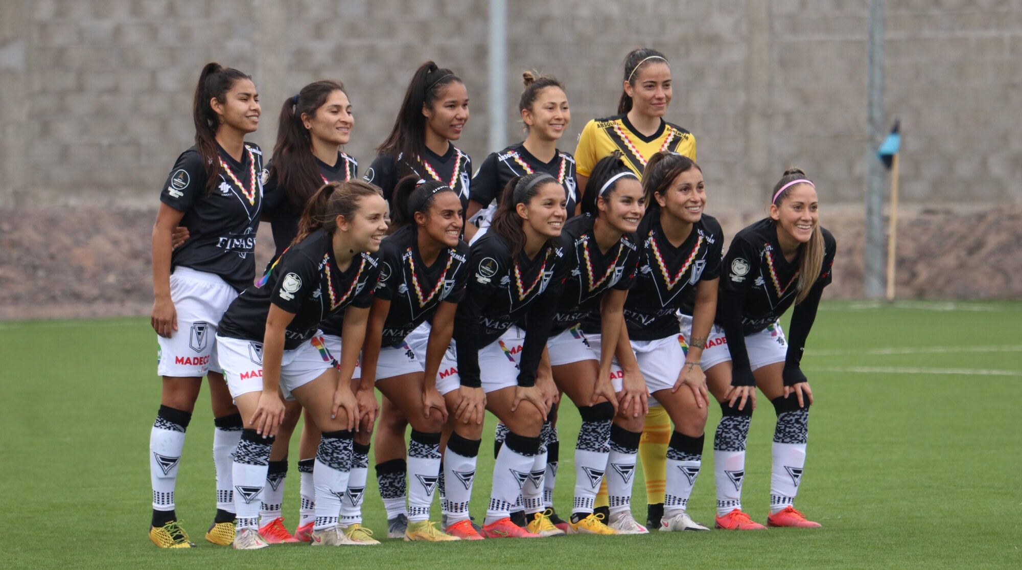 Jugadoras de Santiago Morning posando como equipo. María Pry las dirigirá el resto del 2021.