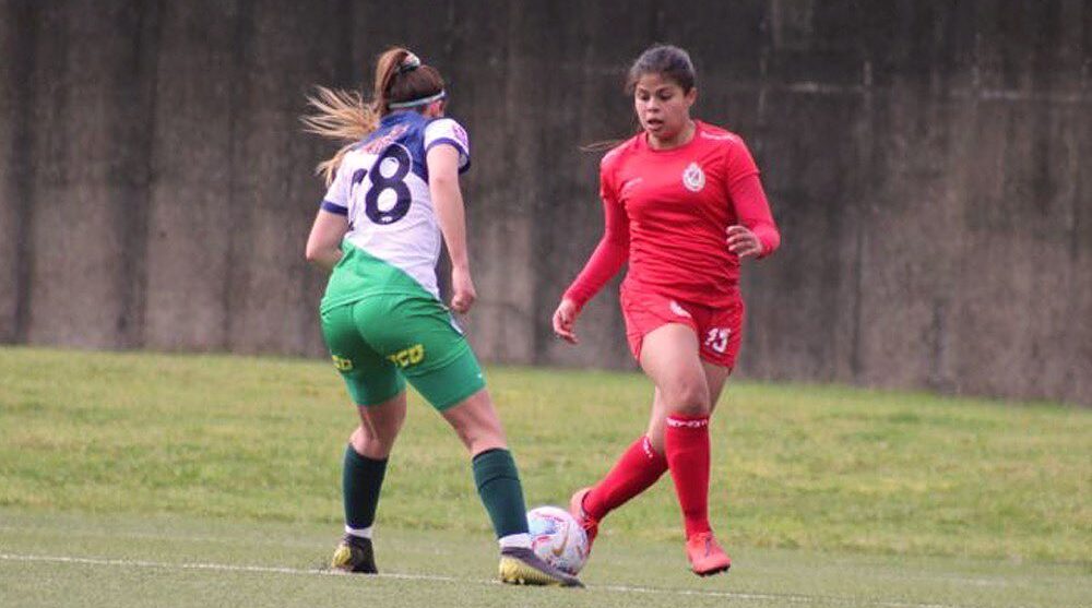 Jugadora de Deportes Puerto Montt y otras de La Serena