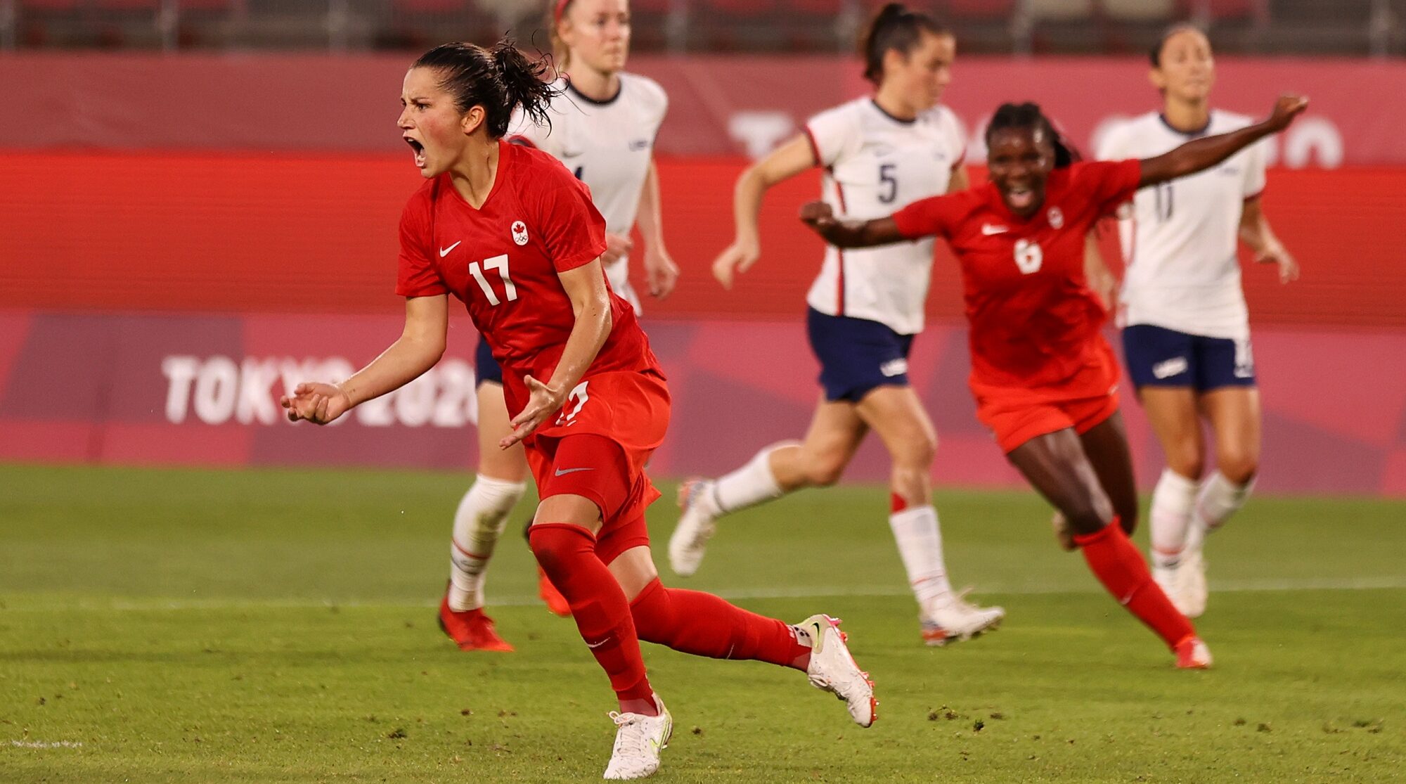 Canadá celebrando el gol que las llevó a pelear por el oro en los JJOO de Tokio 2020