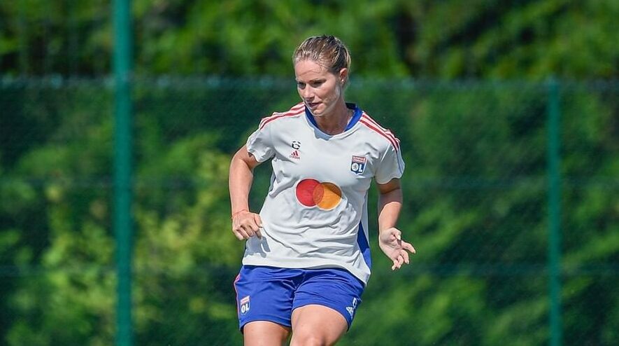 Jugadora del OL en preparación para la WICC