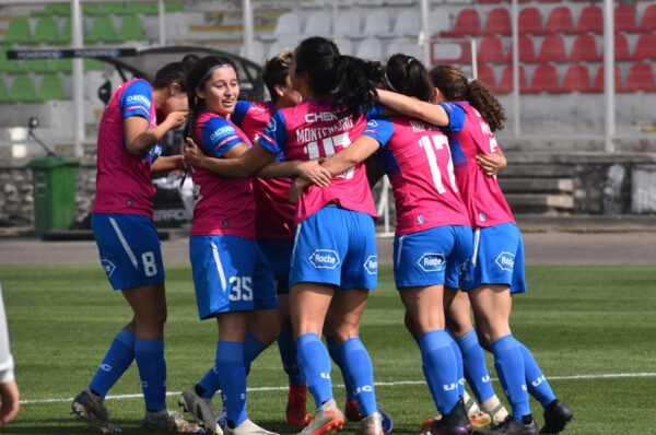 Universidad Católica celebra y desplaza a Palestino en la tabla
