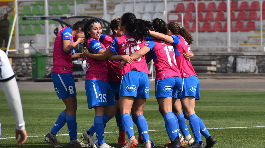 Universidad Católica celebra y desplaza a Palestino en la tabla