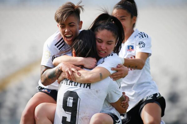 Colo-Colo goleó cómodamente a Deportes Iquique en el Monumental