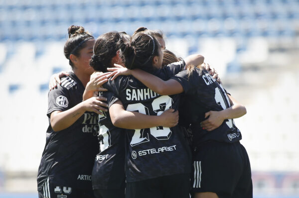 Colo-Colo pasa sobre Universidad Católica y toma ventaja en los play-offs