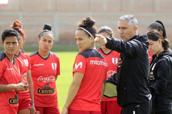 Doriva Bueno, DT de la Selección de Perú, es suspendido temporalmente por denuncia de jugadoras
